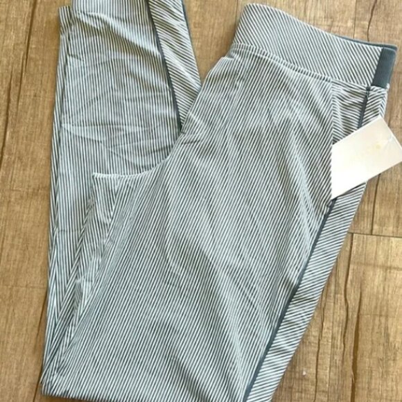 NWT Athleta Brooklyn Textured Ankle Pant - Zip Pocket - Size 8 - Grey & Cream - Picture 5 of 5